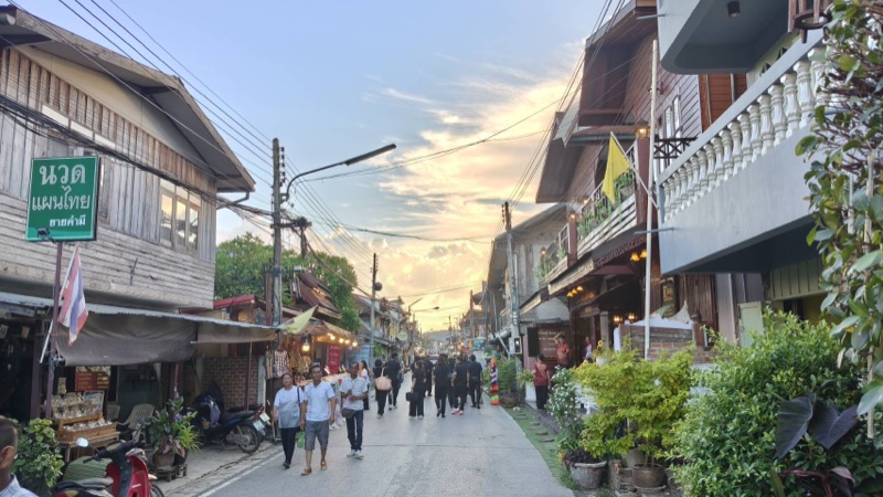 ถนนคนเดินเชียงคาน จังหวัดเลย ยามเย็น